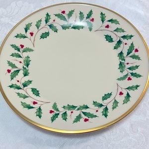 Lenox Dinner Plate 10.5 Christmas Holiday Holly and Berries Pattern